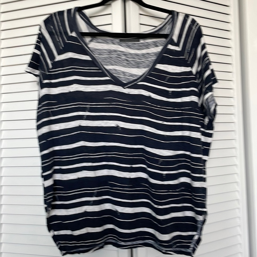 Velvet t shirt size Medium in new condition